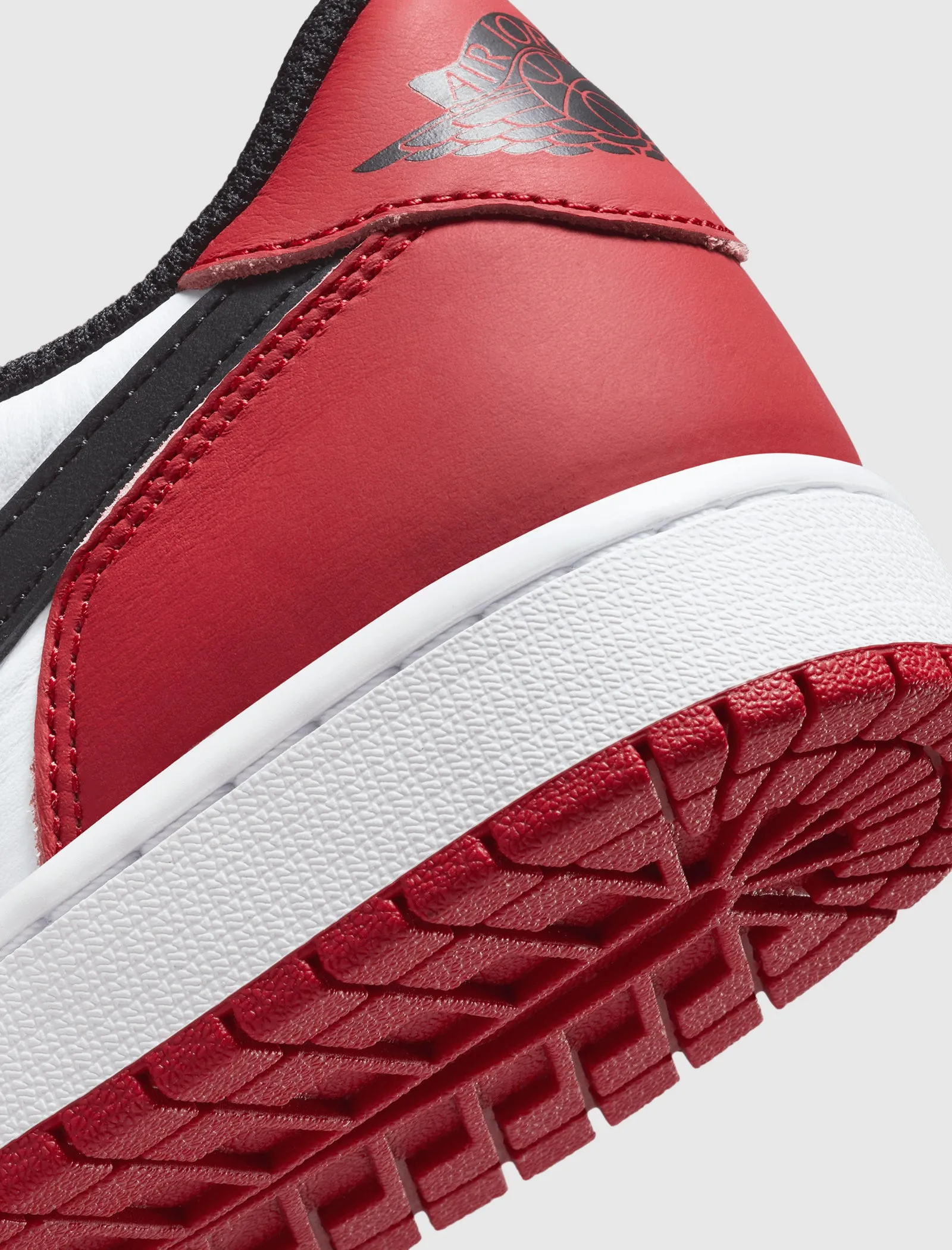 AIR JORDAN 1 LOW OG "BLACK TOE"