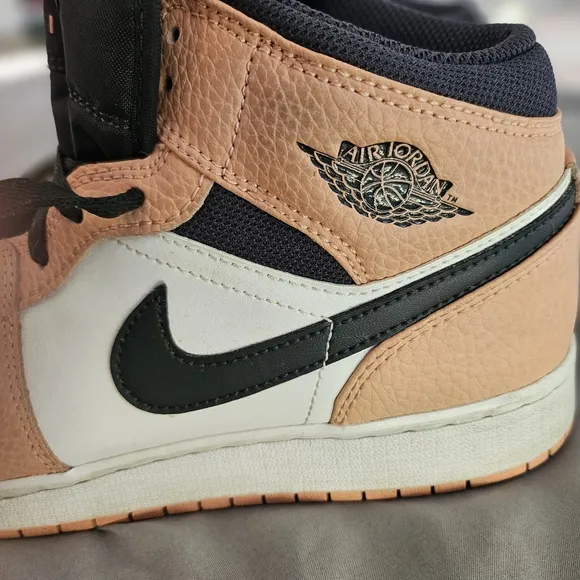 AIR JORDAN |MIDs size 7Y girls sneakers|coral, charcoal, and white 👟🧡