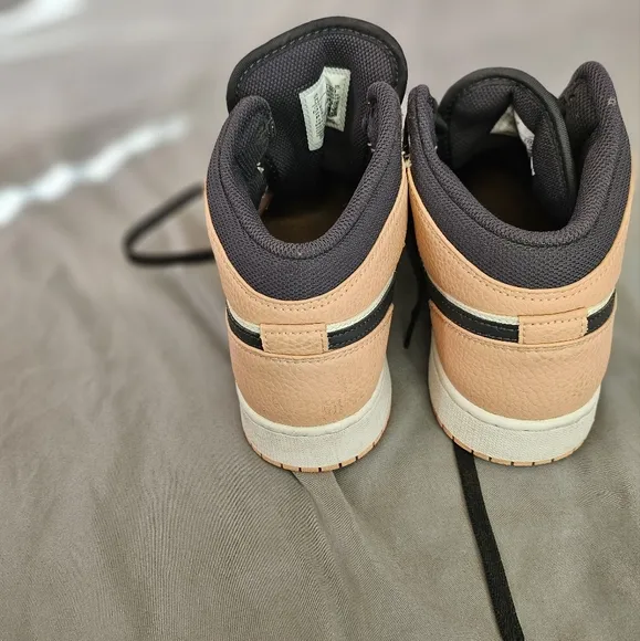 AIR JORDAN |MIDs size 7Y girls sneakers|coral, charcoal, and white 👟🧡