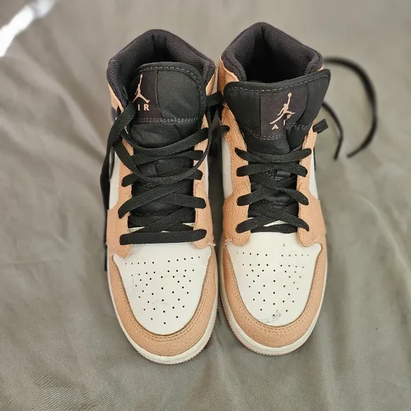 AIR JORDAN |MIDs size 7Y girls sneakers|coral, charcoal, and white 👟🧡