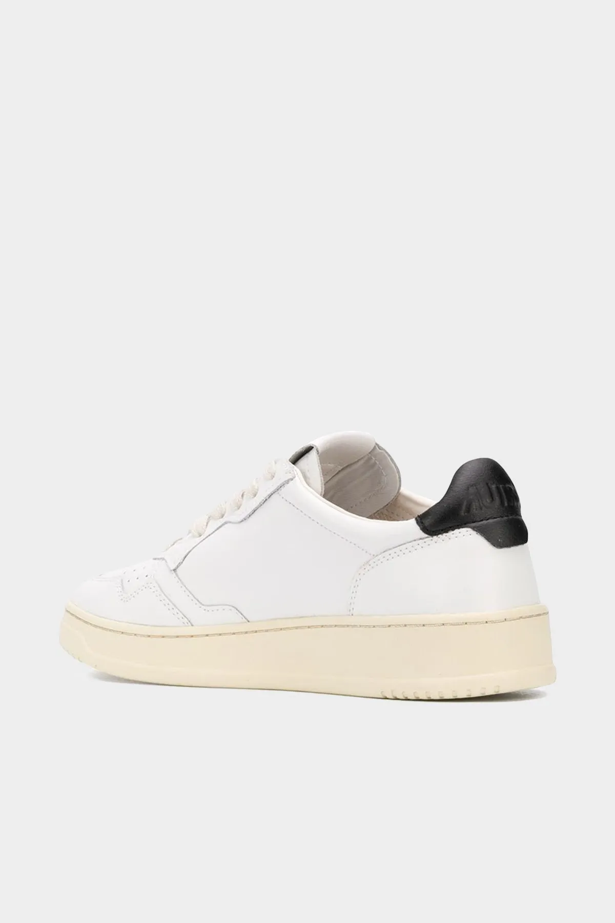 Medalist Low Leather Men Sneaker in White Black
