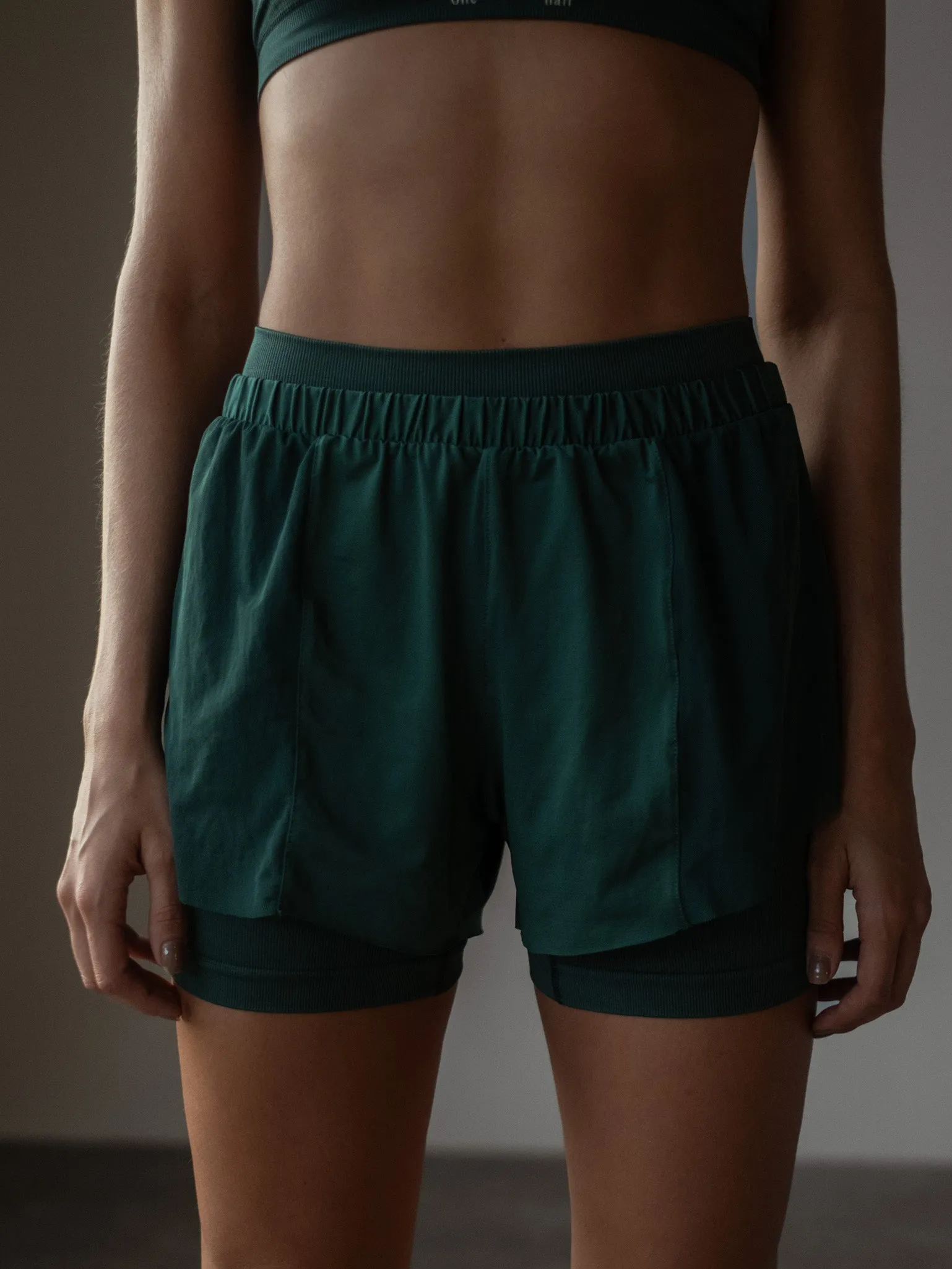 MESH RUNNING SHORT - MYSTIC GREEN