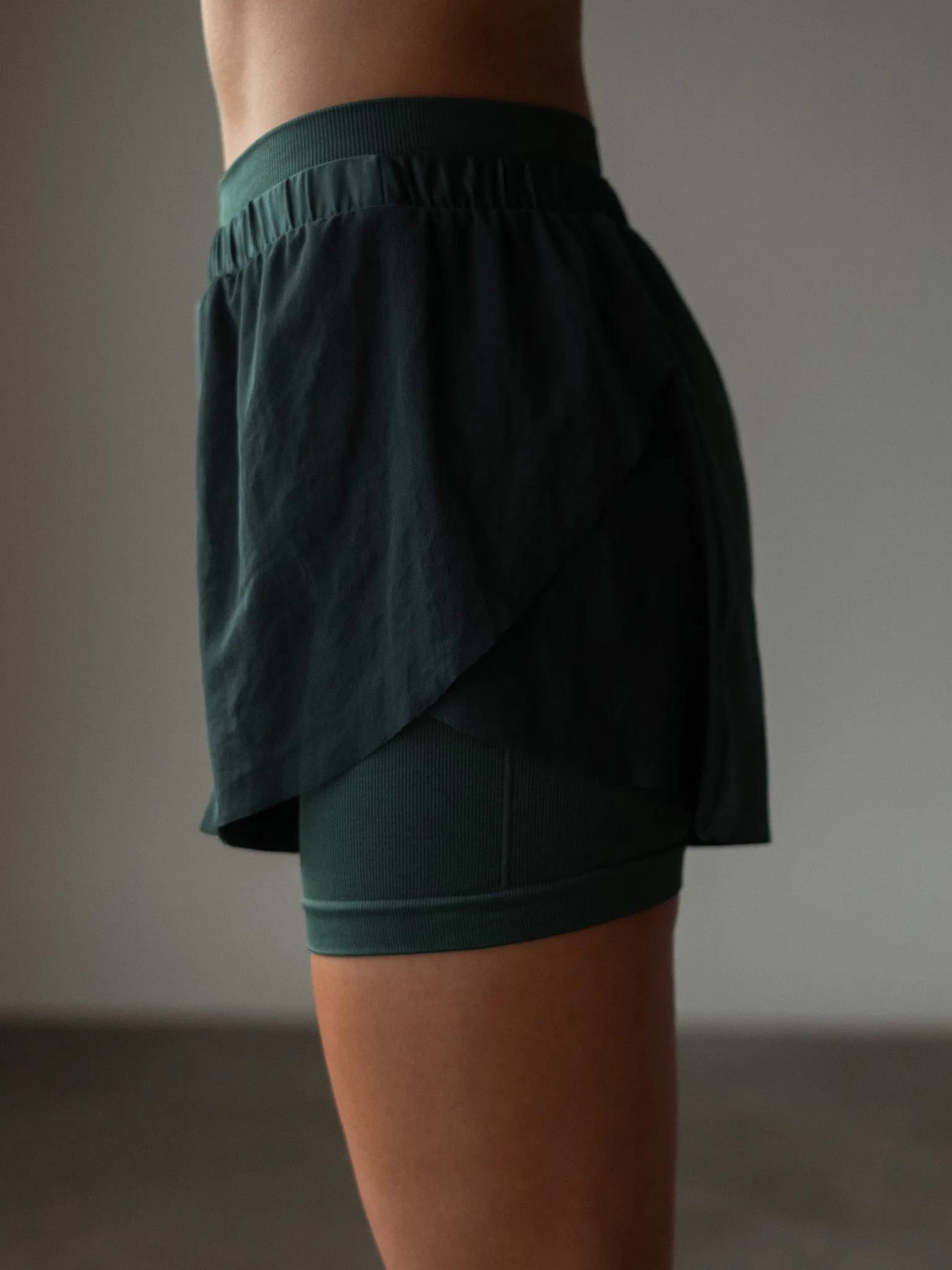 MESH RUNNING SHORT - MYSTIC GREEN