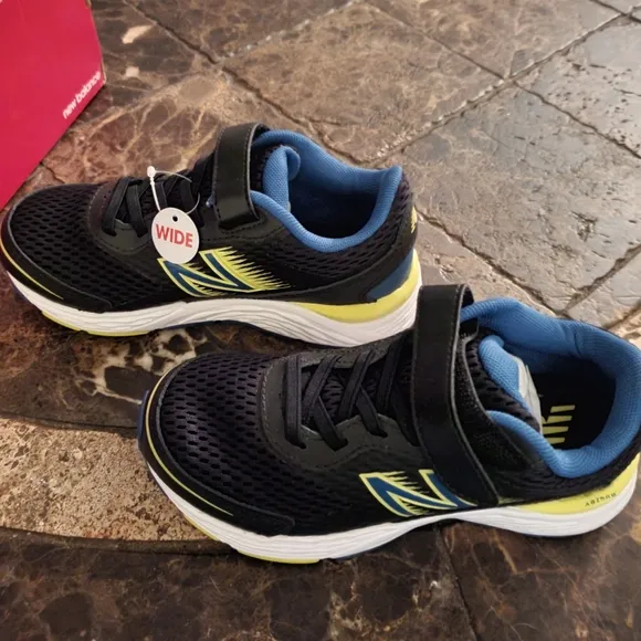 New Balance Kids 680v6 Bungee Black Blue 13c Wide New in box