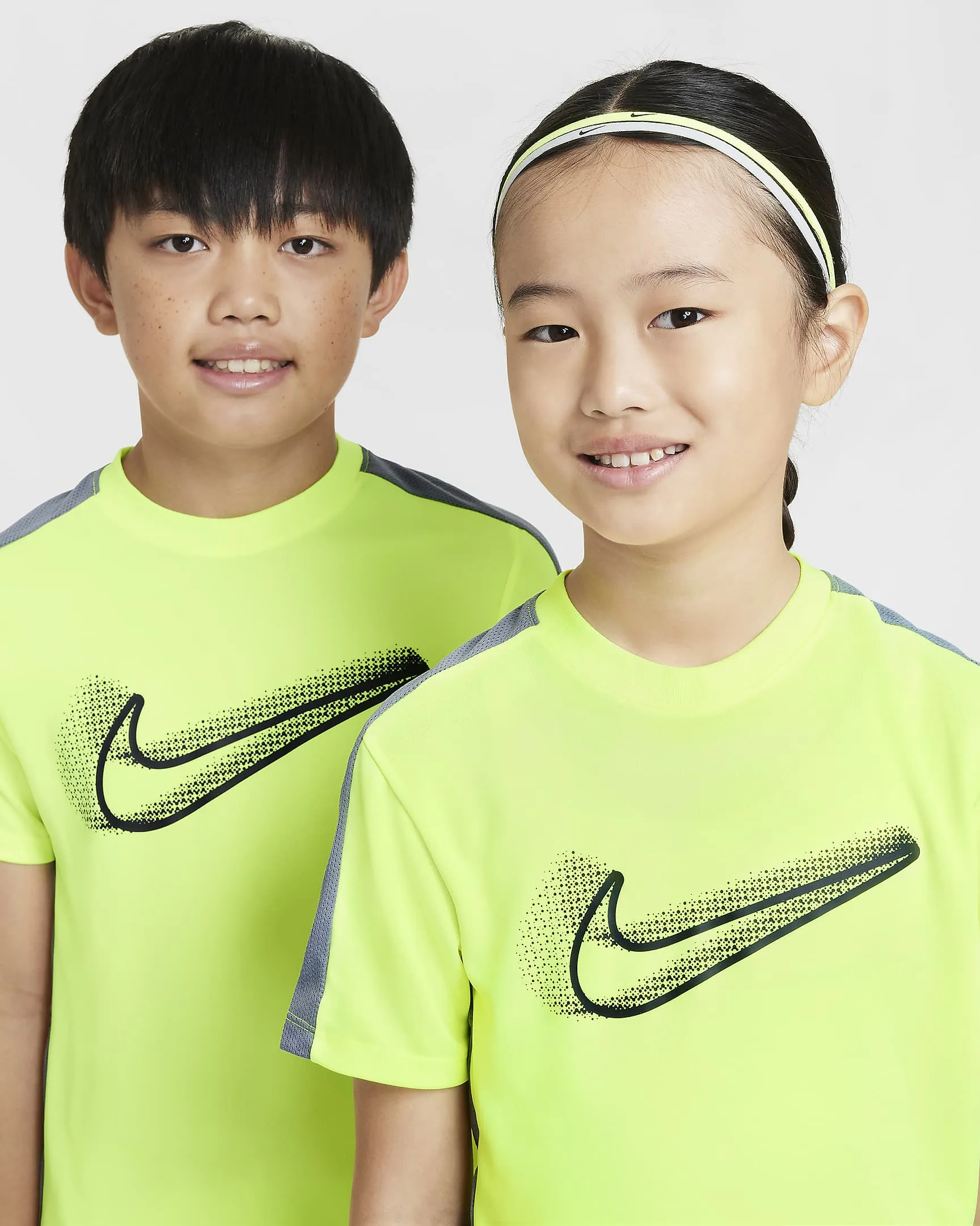 Nike Academy23 Older Kids' Dri-FIT Football Top