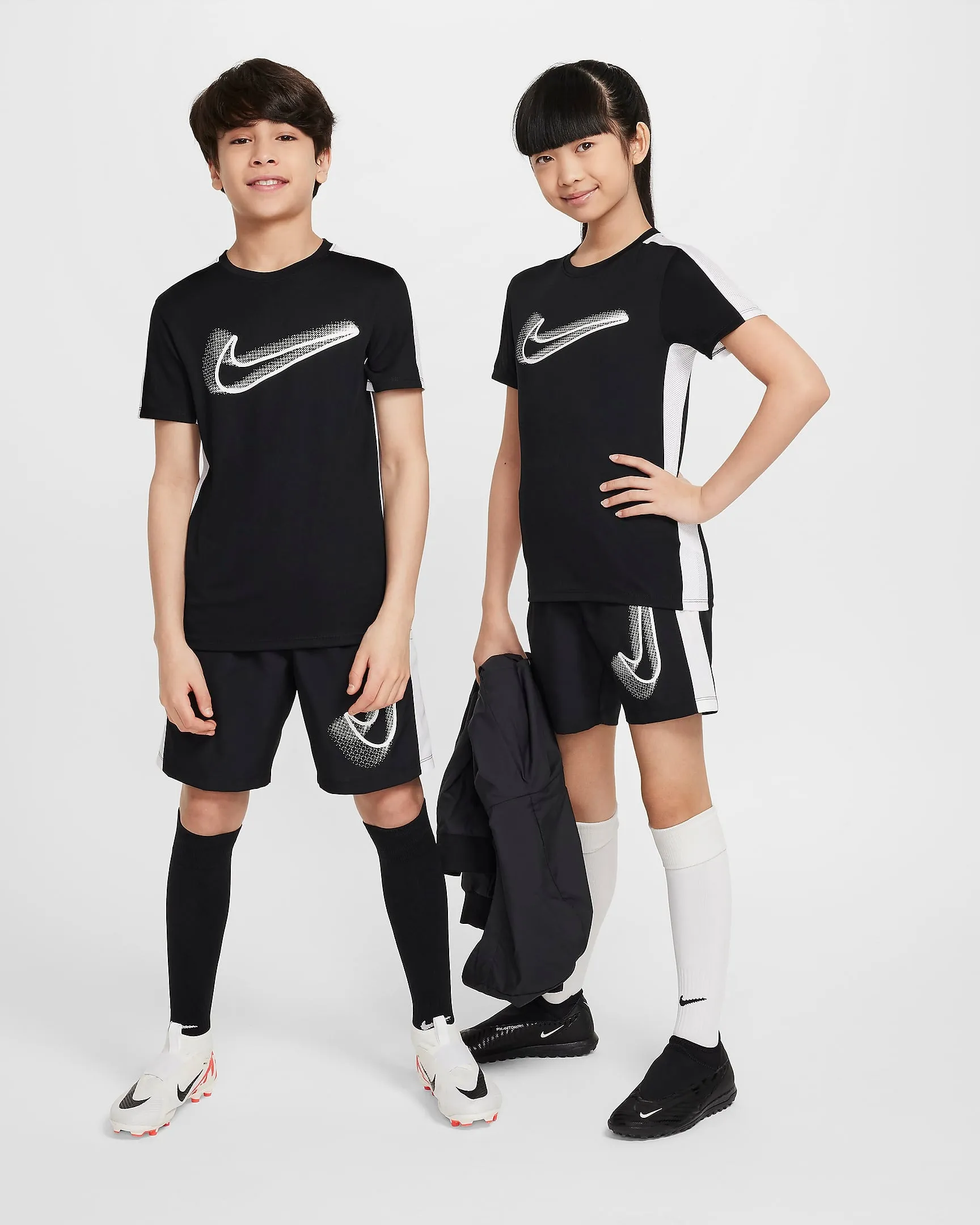 Nike Academy23 Older Kids' Dri-FIT Football Top
