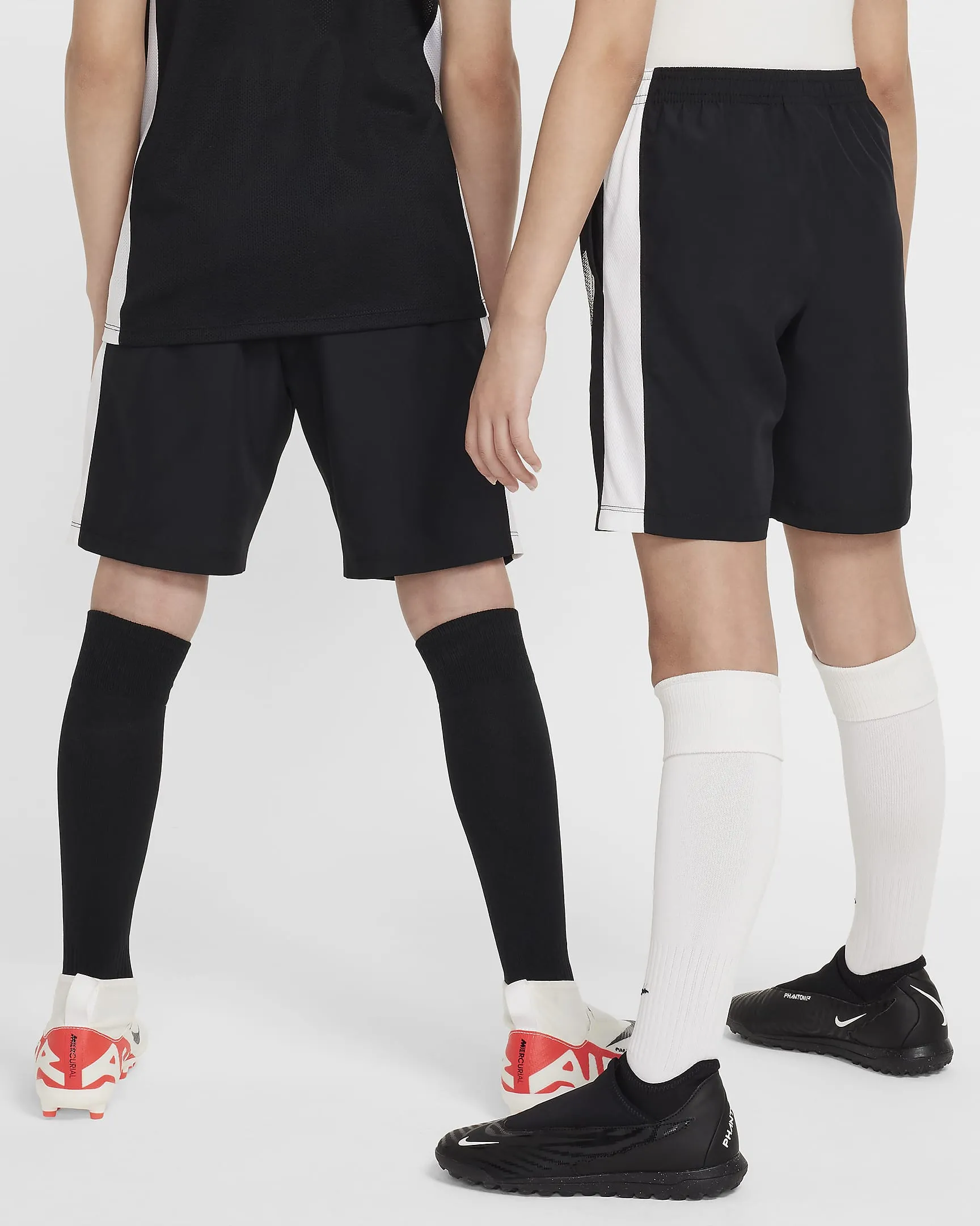Nike Academy23 Older Kids' Football Shorts