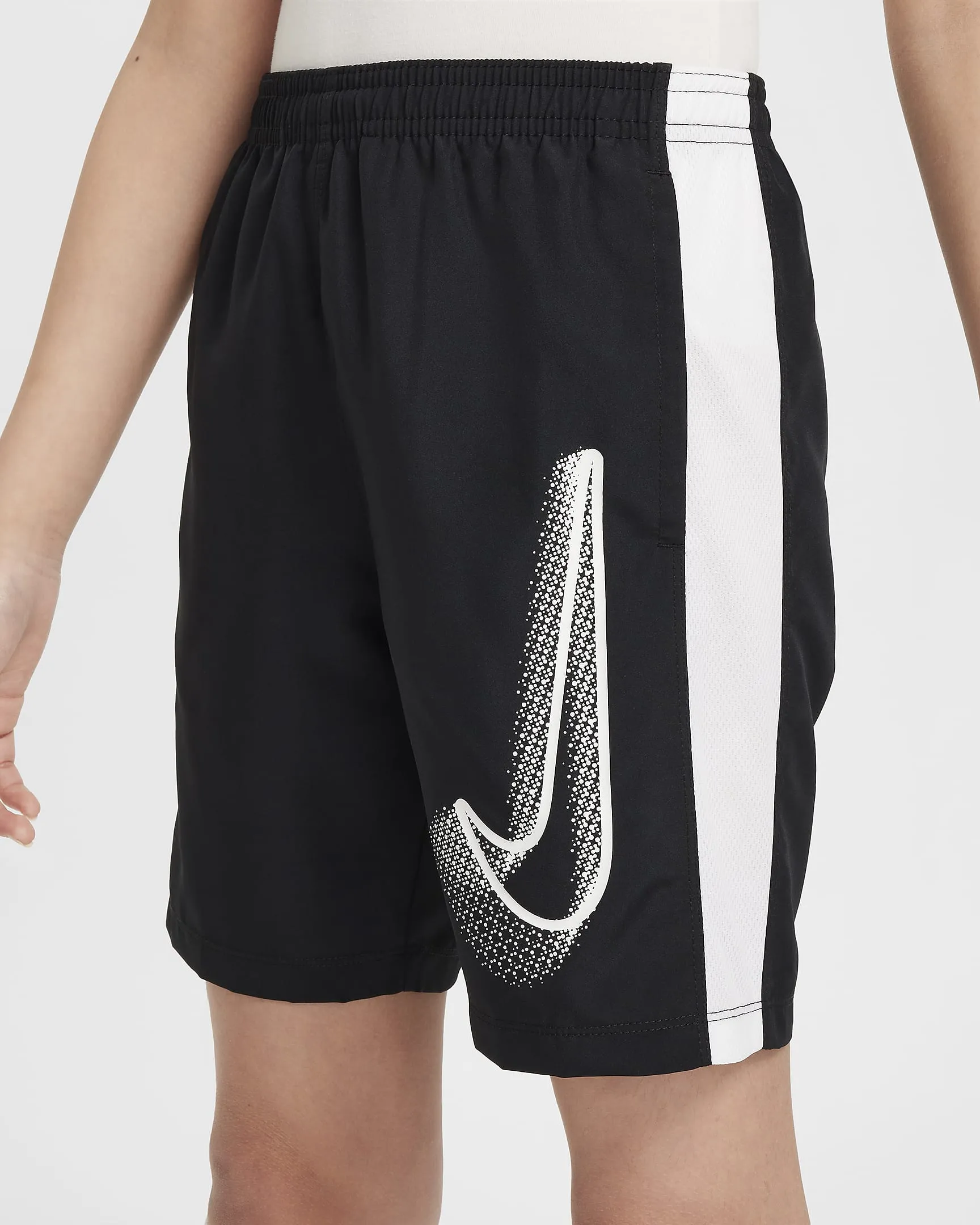 Nike Academy23 Older Kids' Football Shorts