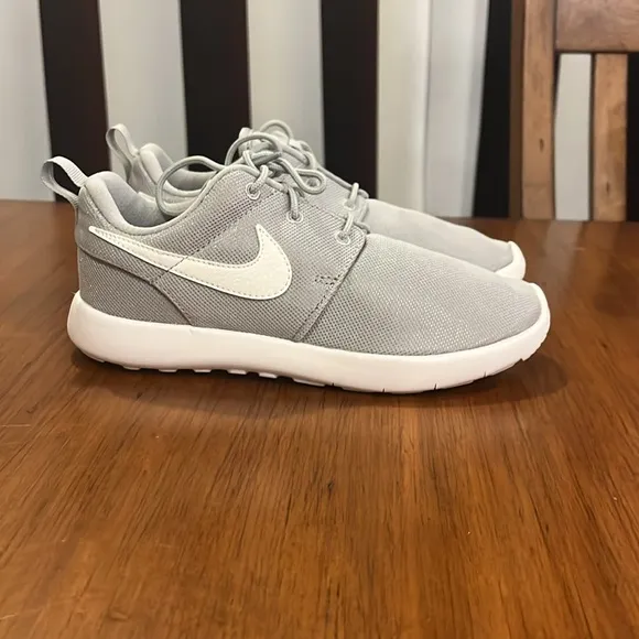 Nike Rosherun Roshe One shoes sneakers 749427 033 new Youth Boys Girls Size 2.5Y