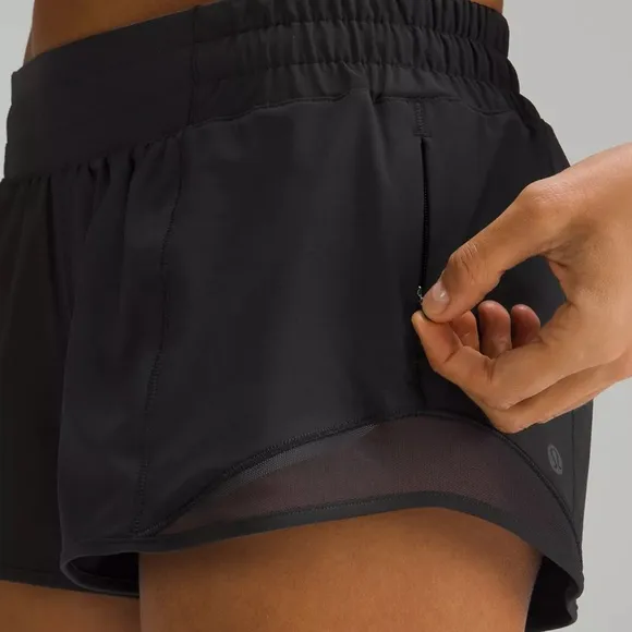 NWOT Lululemon Hotty Hot Low-Rise Lined Short 2.5&quot;, Black