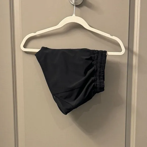 NWOT Lululemon Hotty Hot Low-Rise Lined Short 2.5&quot;, Black