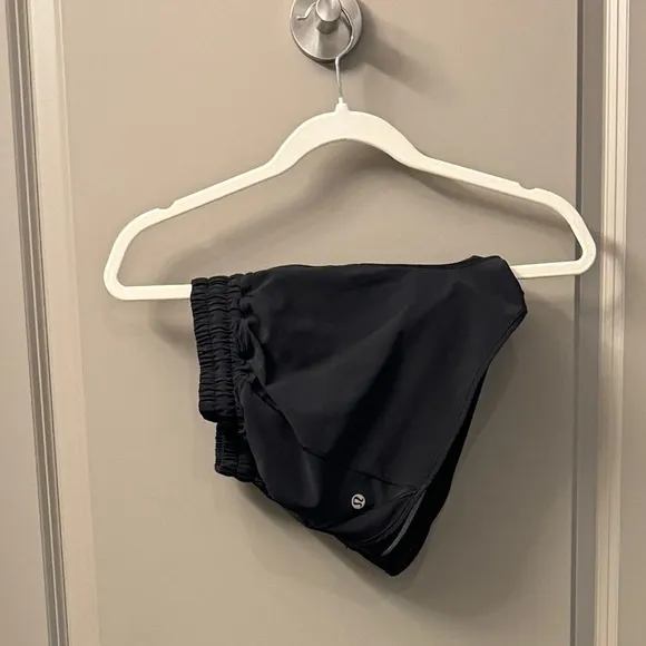 NWOT Lululemon Hotty Hot Low-Rise Lined Short 2.5&quot;, Black
