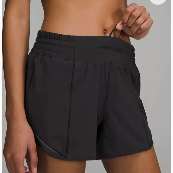 NWT lululemon athletica Hotty Hot LR Short 4” lined black women’s size‎ 8