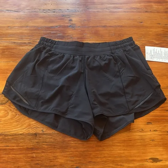 NWT lululemon athletica Hotty Hot LR Short 4” lined black women’s size‎ 8