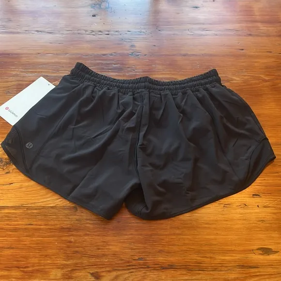 NWT lululemon athletica Hotty Hot LR Short 4” lined black women’s size‎ 8