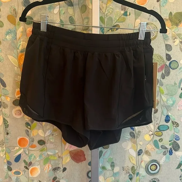 NWT lululemon athletica Hotty Hot LR Short 4” lined black women’s size‎ 8