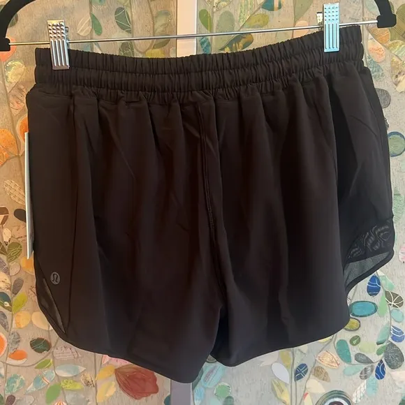 NWT lululemon athletica Hotty Hot LR Short 4” lined black women’s size‎ 8