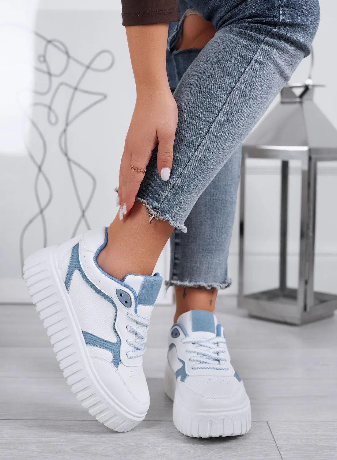 PAMELA - Sneakers bianche platform con dettagli blu jeans