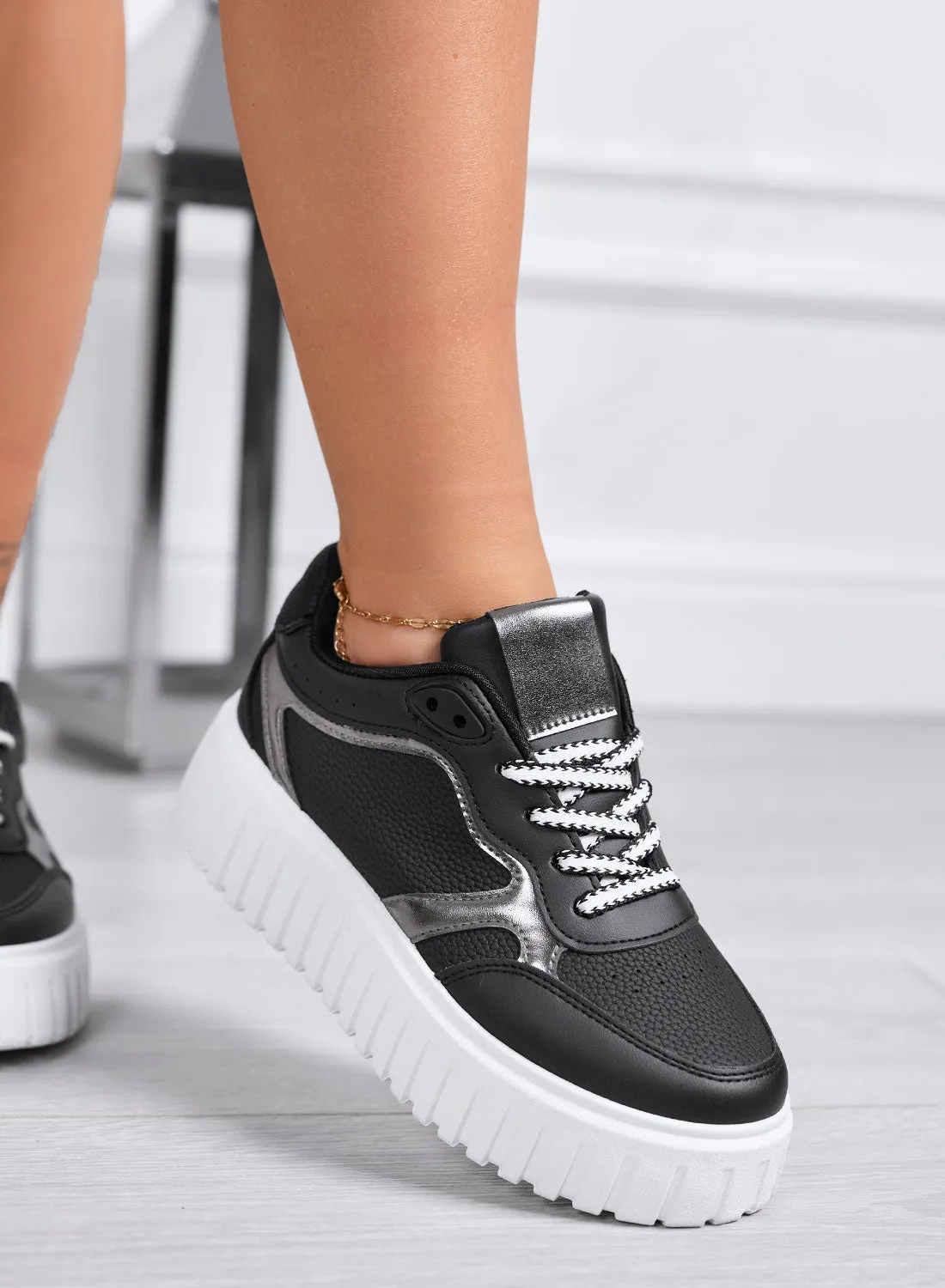PAMELA - Sneakers nere platform con dettagli grigio metallizati