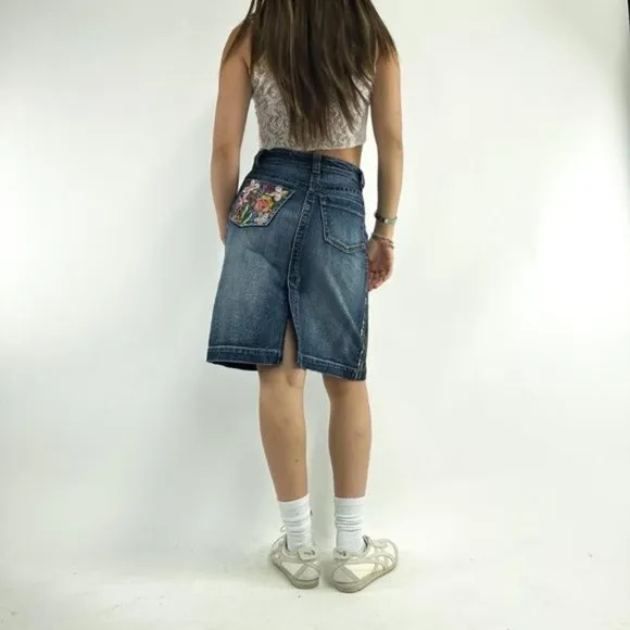 Rare Y2K Tom Tailor label high waisted denim skirt with embroidery motif.