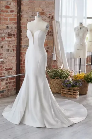 Sleek Satin Bridal Dress with Sweetheart Neckline