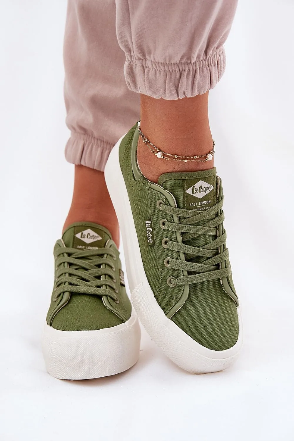 Sneakers Step in style