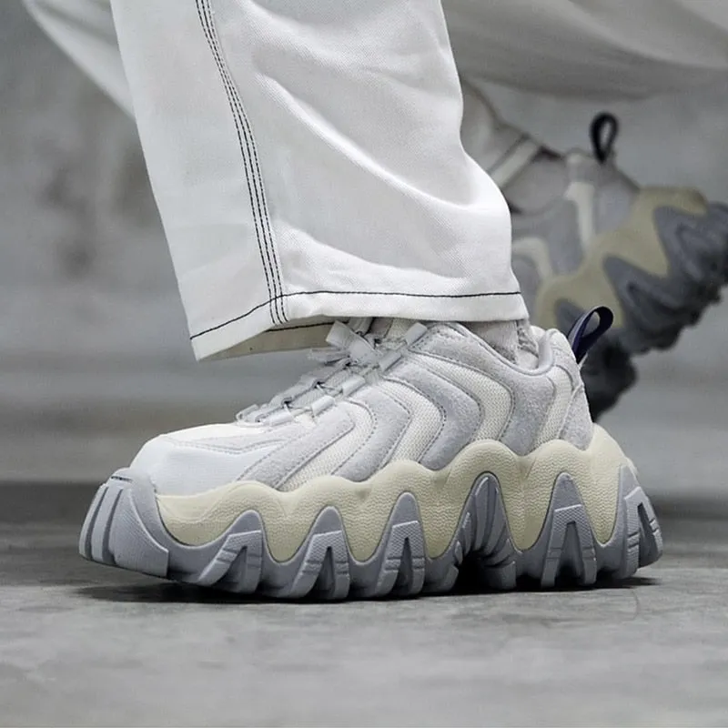 The new coconut shoes female torre sneakers sawtooth sponge thick bottom surface joker  restoring ancient ways of shoes