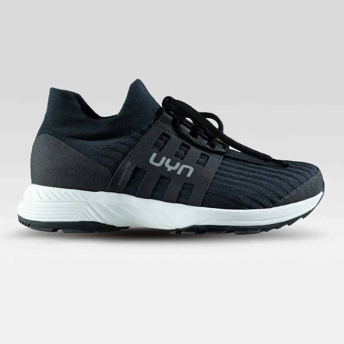 UYN Man Wander Shoes