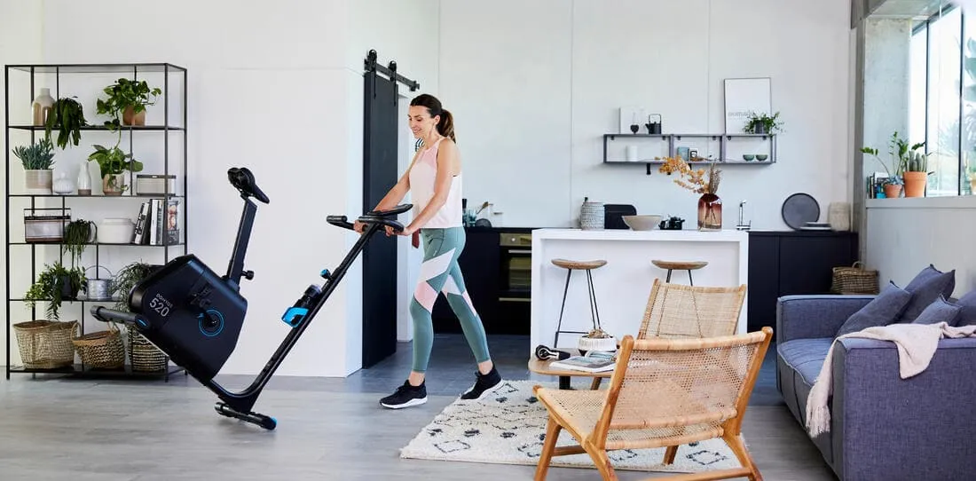 Vélo d'appartement 520 auto alimenté et connecté aux applications de coaching