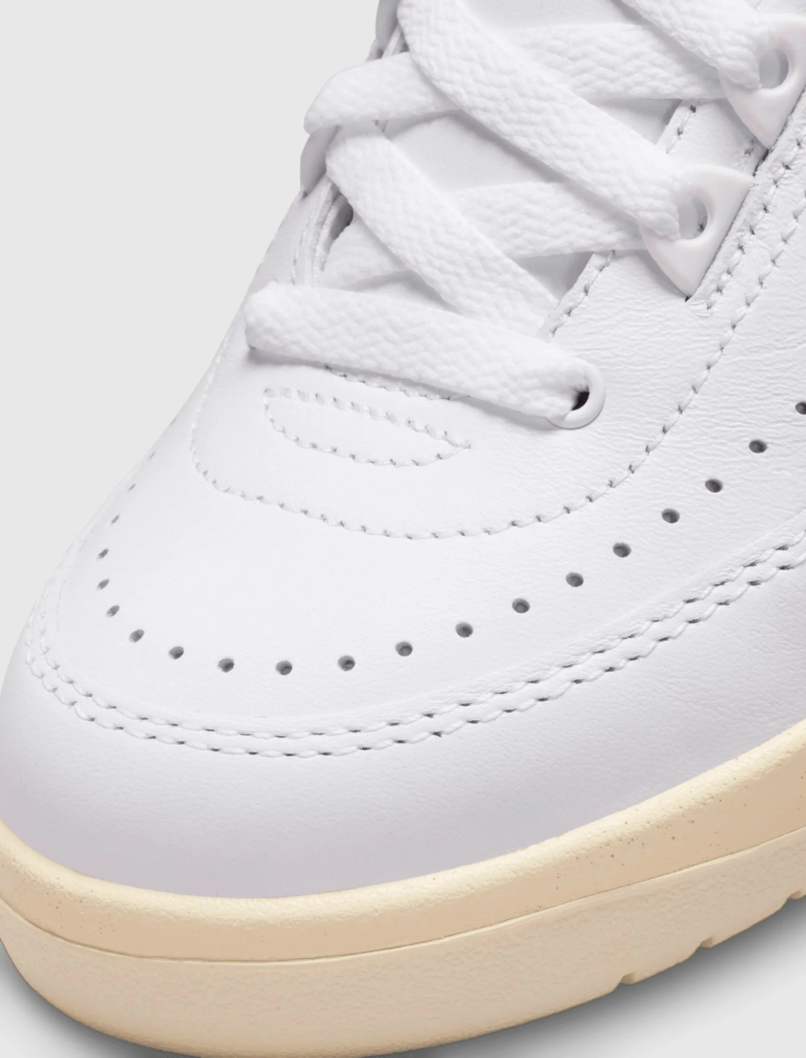 WOMEN'S AIR JORDAN 2 RETRO LOW "CHICAGO TWIST"